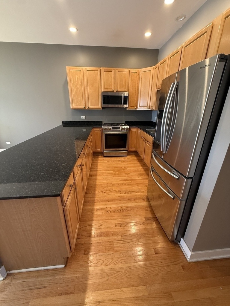 420 N Noble Street - Photo 9