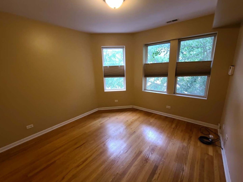 2318 W Rosemont Avenue - Photo 9