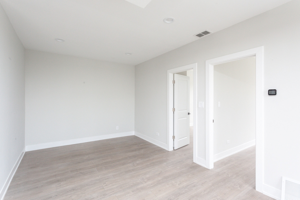 818 W 18th Street - Photo 5