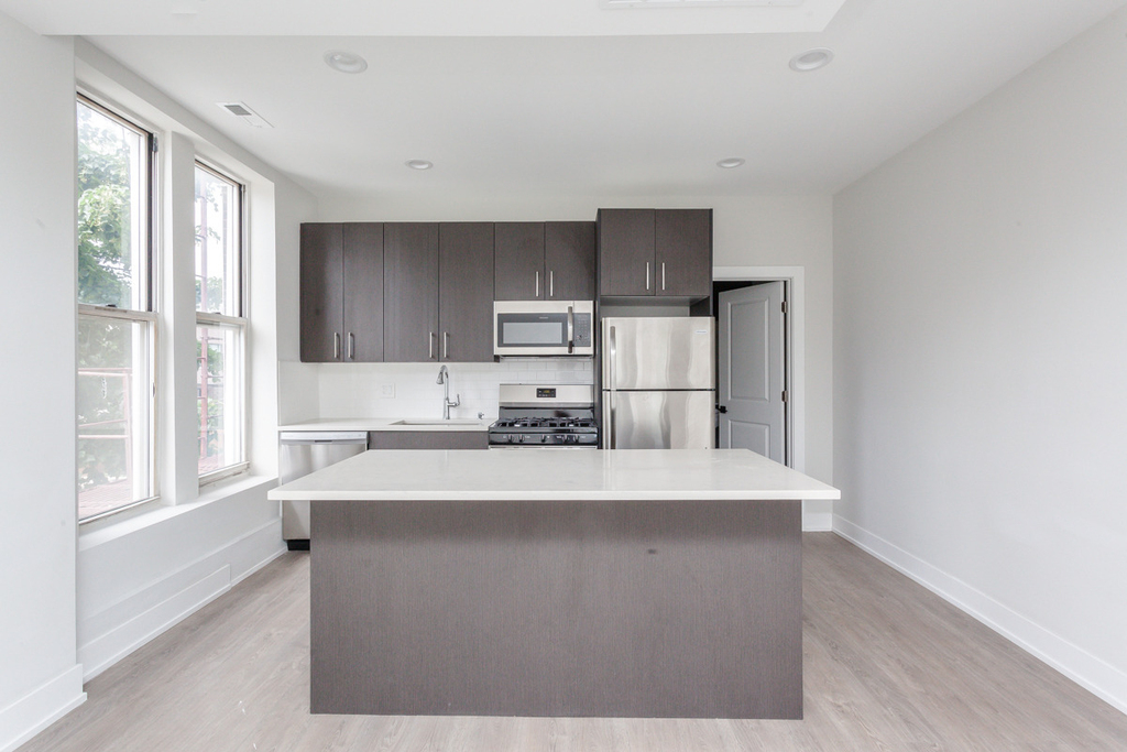 818 W 18th Street - Photo 4