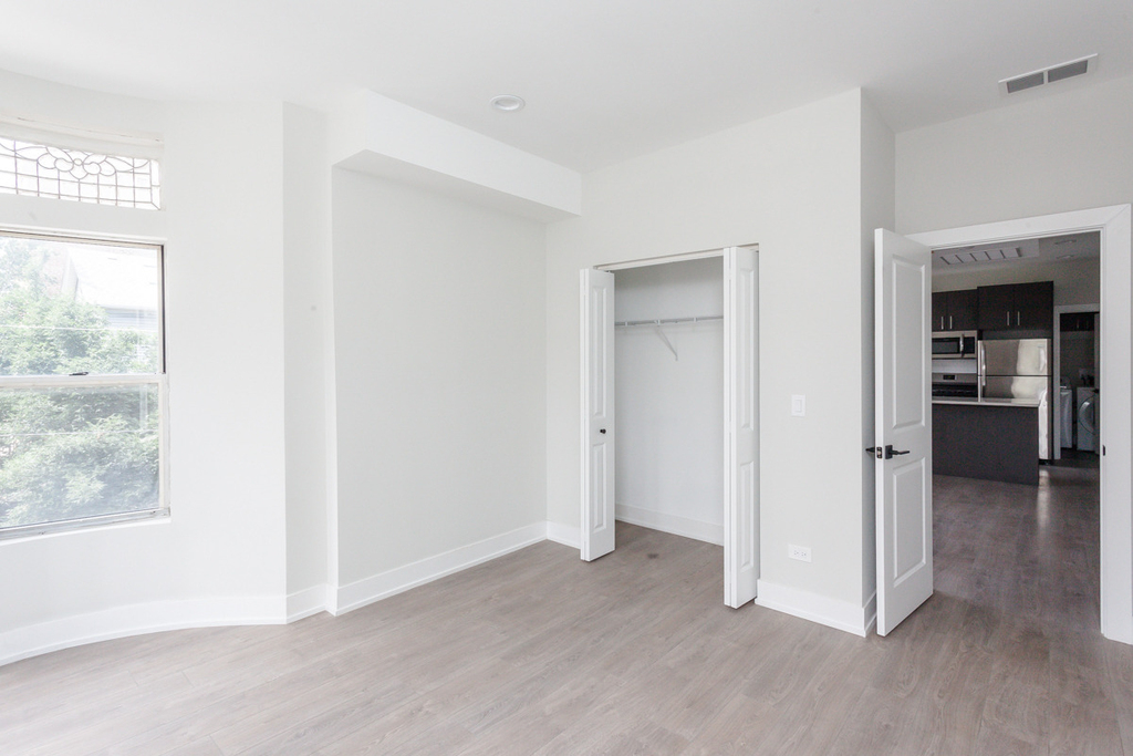 818 W 18th Street - Photo 8