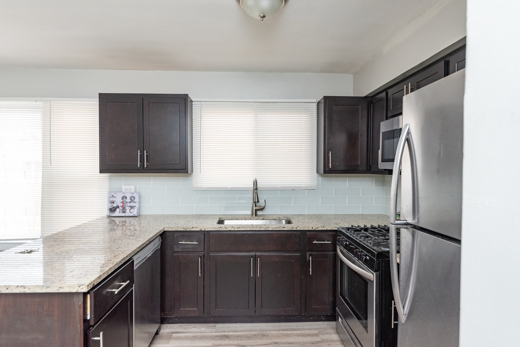 3058 N Kostner Avenue - Photo 2