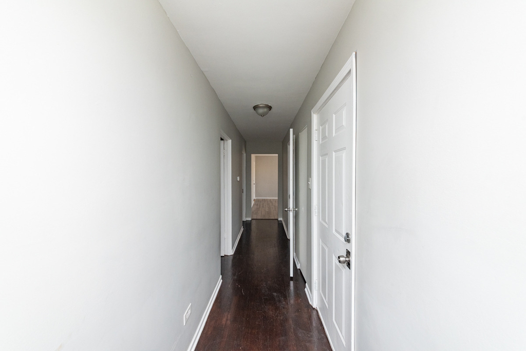 3058 N Kostner Avenue - Photo 8
