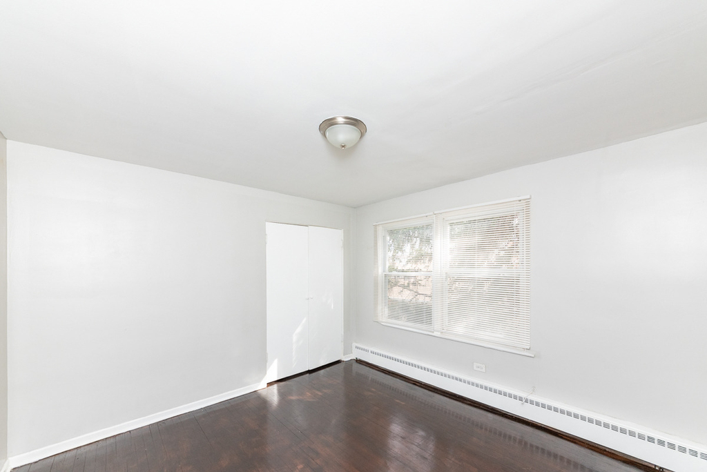 3058 N Kostner Avenue - Photo 6