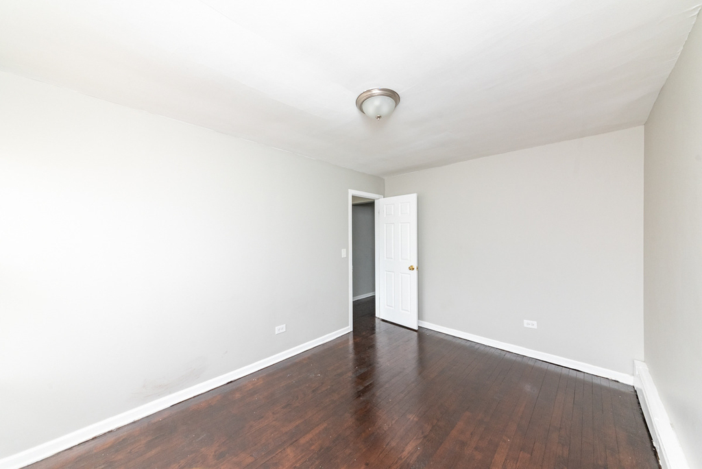 3058 N Kostner Avenue - Photo 7