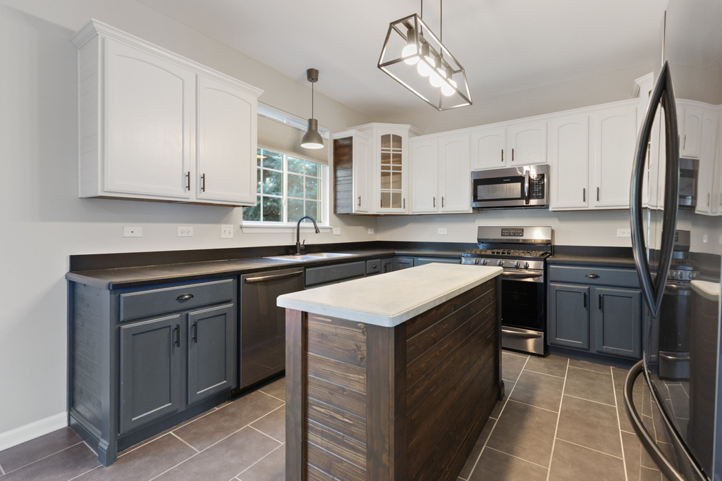 2255 Hudson Circle - Photo 8