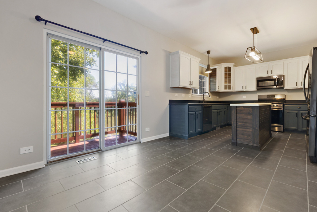 2255 Hudson Circle - Photo 6