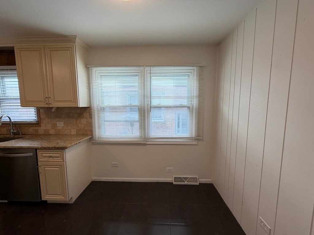9713 River Street - Photo 3