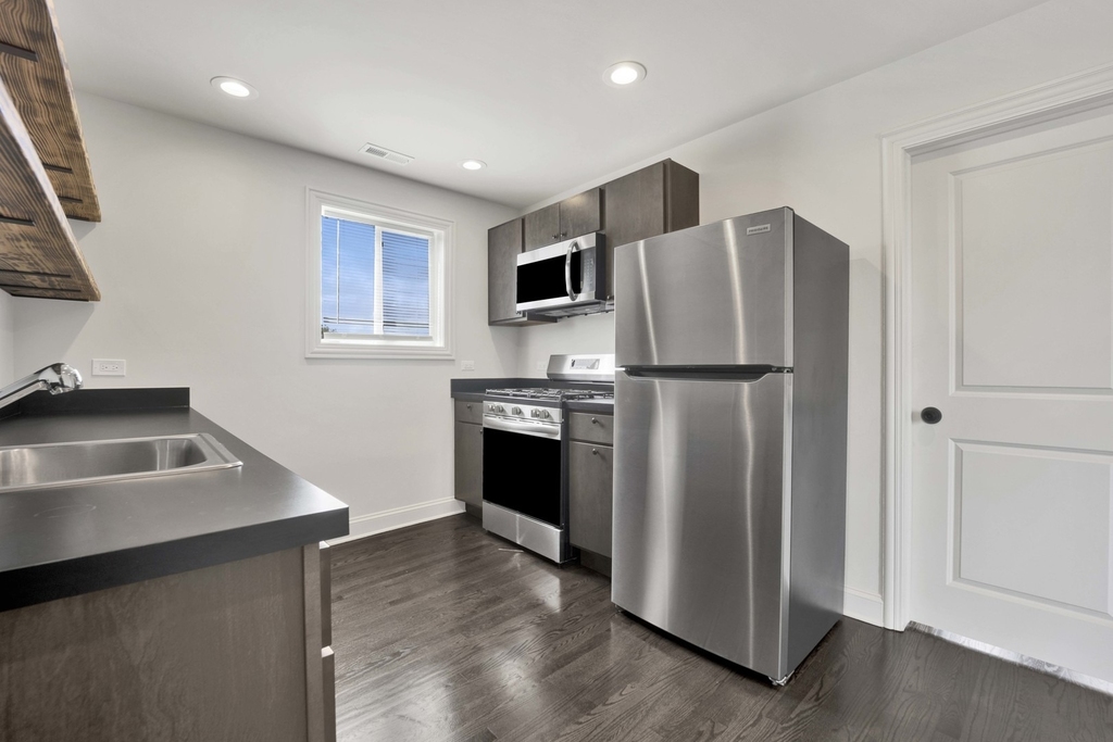 3125 N California Avenue - Photo 3