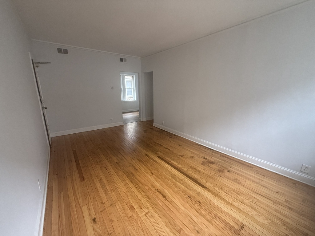 7342 N Damen Avenue - Photo 2