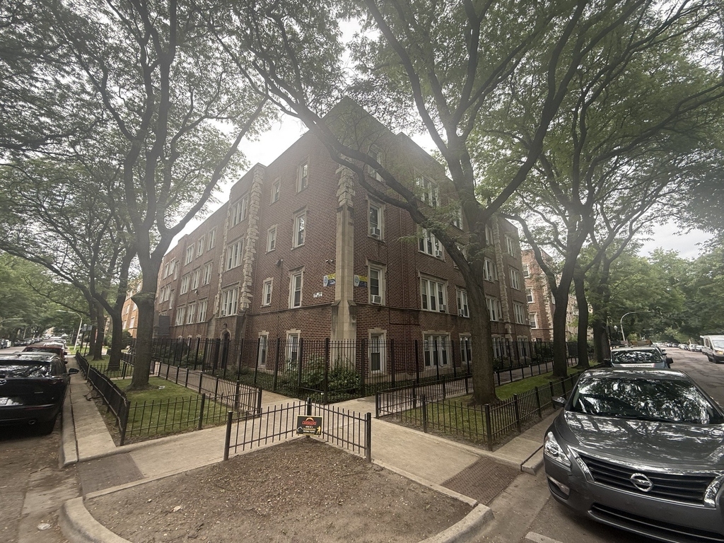 7342 N Damen Avenue - Photo 0
