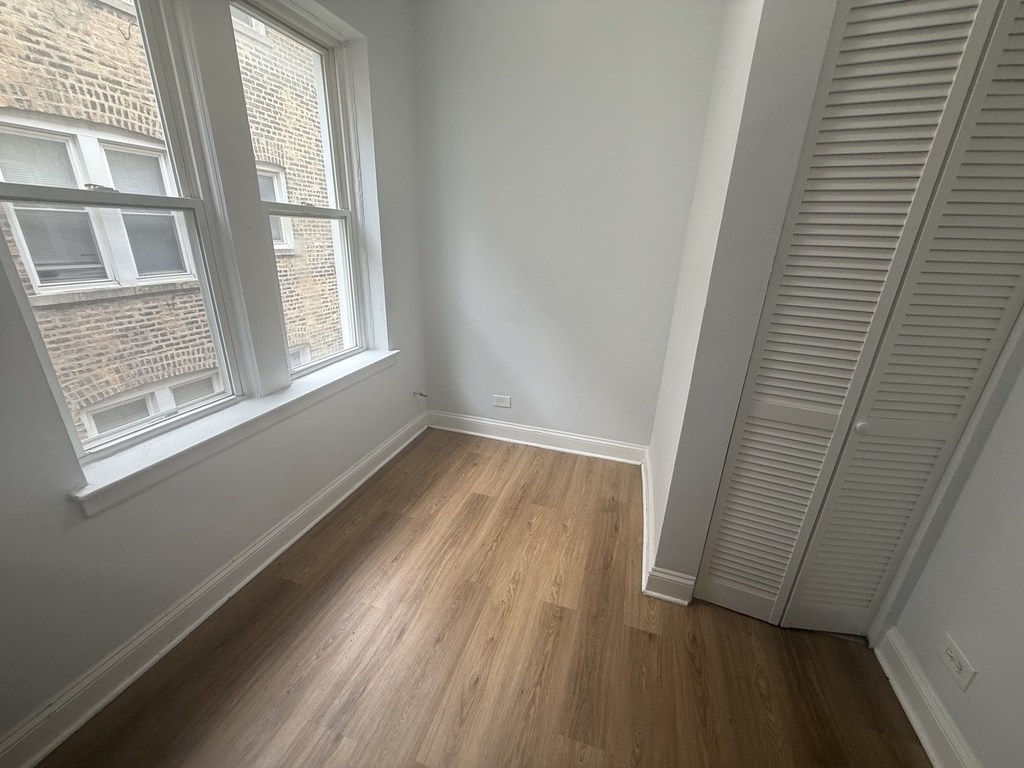 7342 N Damen Avenue - Photo 3