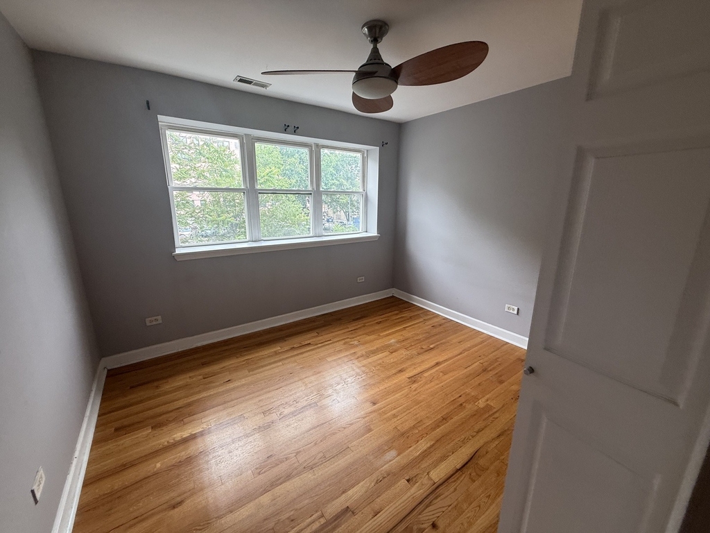 6954 N Greenview Avenue - Photo 9