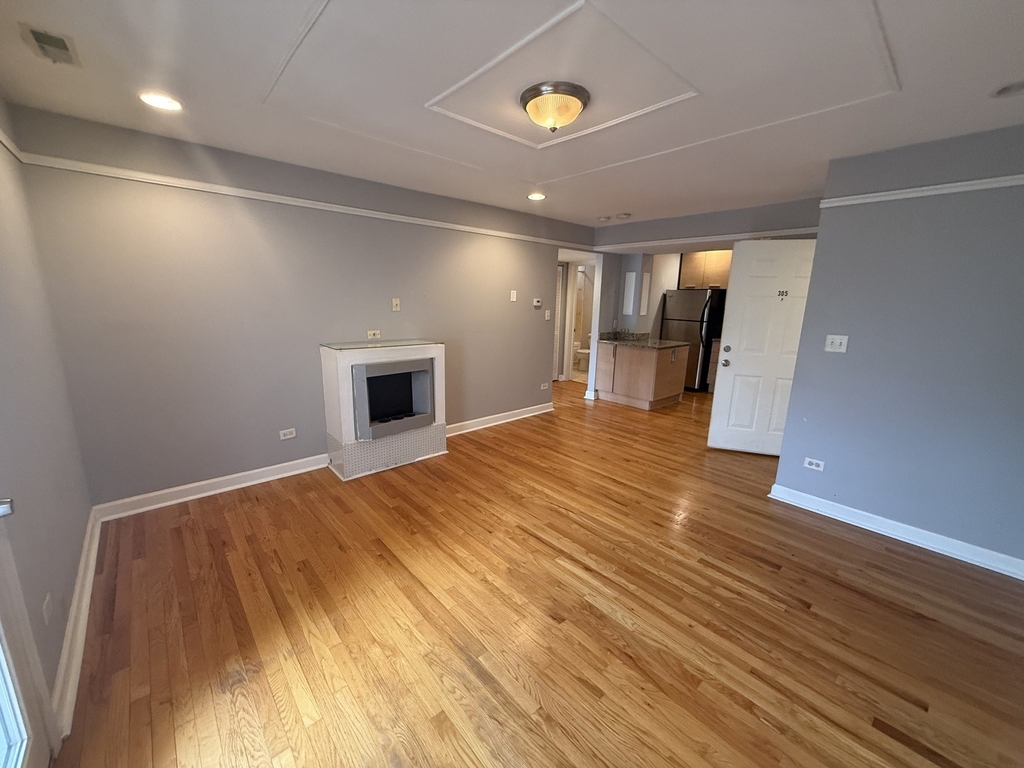 6954 N Greenview Avenue - Photo 2