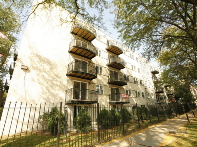 6954 N Greenview Avenue - Photo 0