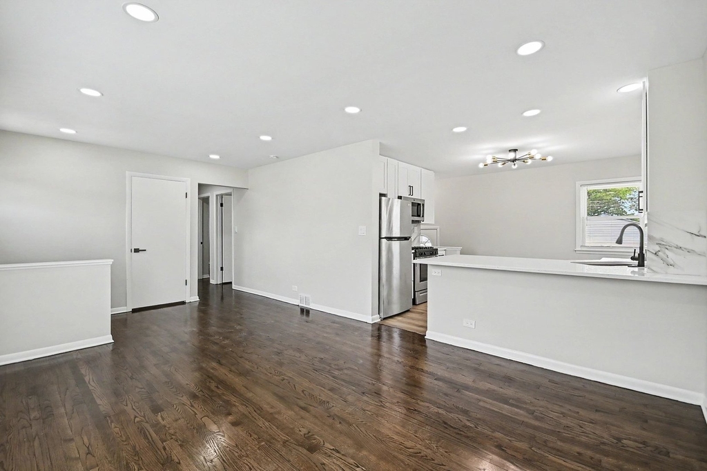 811 E End Avenue - Photo 2