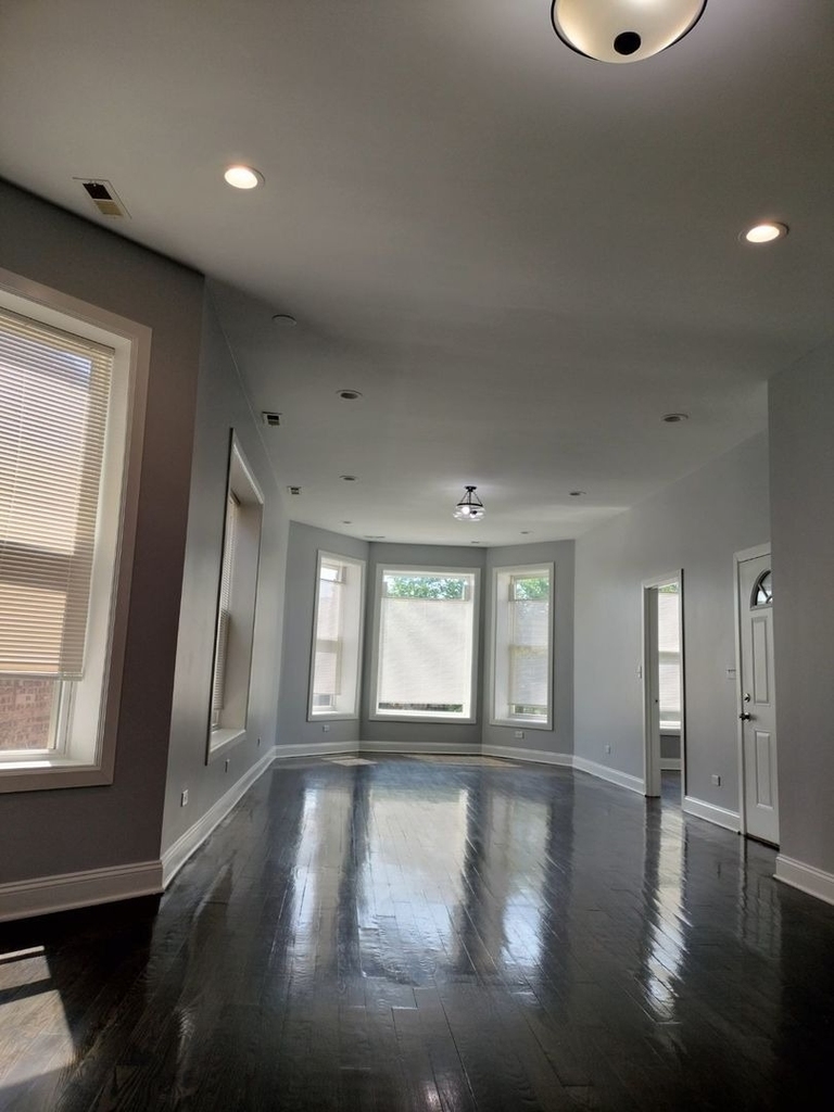 1529 S Central Park Avenue - Photo 2