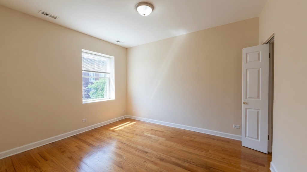 4609 N Kimball Avenue - Photo 5