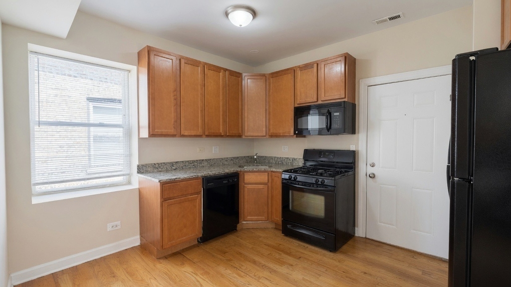 4609 N Kimball Avenue - Photo 2