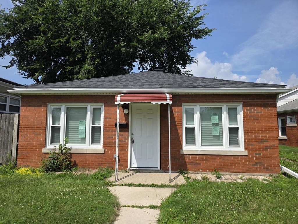 14916 Langley Avenue - Photo 0