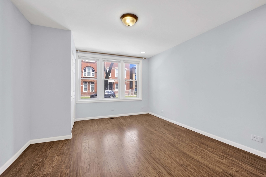 465 W 27th Street - Photo 10