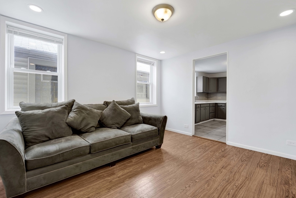 465 W 27th Street - Photo 3