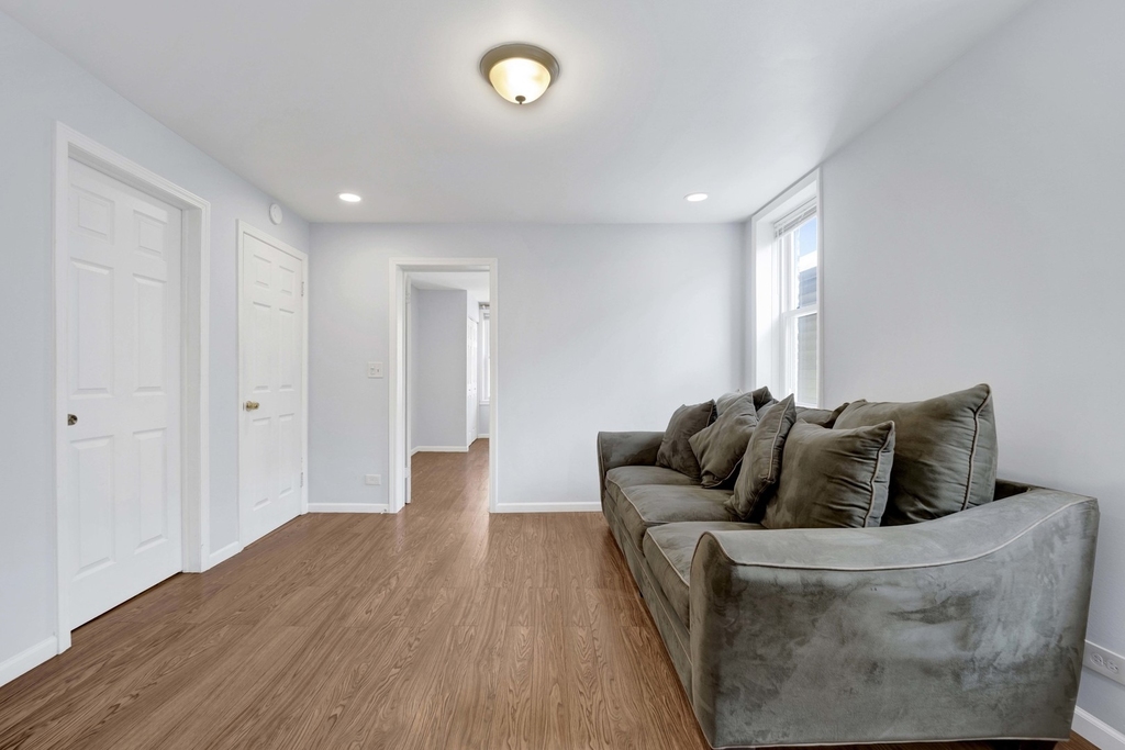 465 W 27th Street - Photo 5