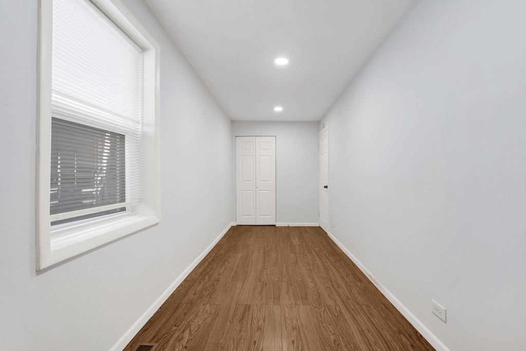 465 W 27th Street - Photo 13