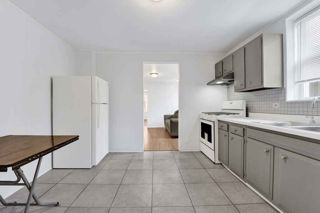 465 W 27th Street - Photo 9
