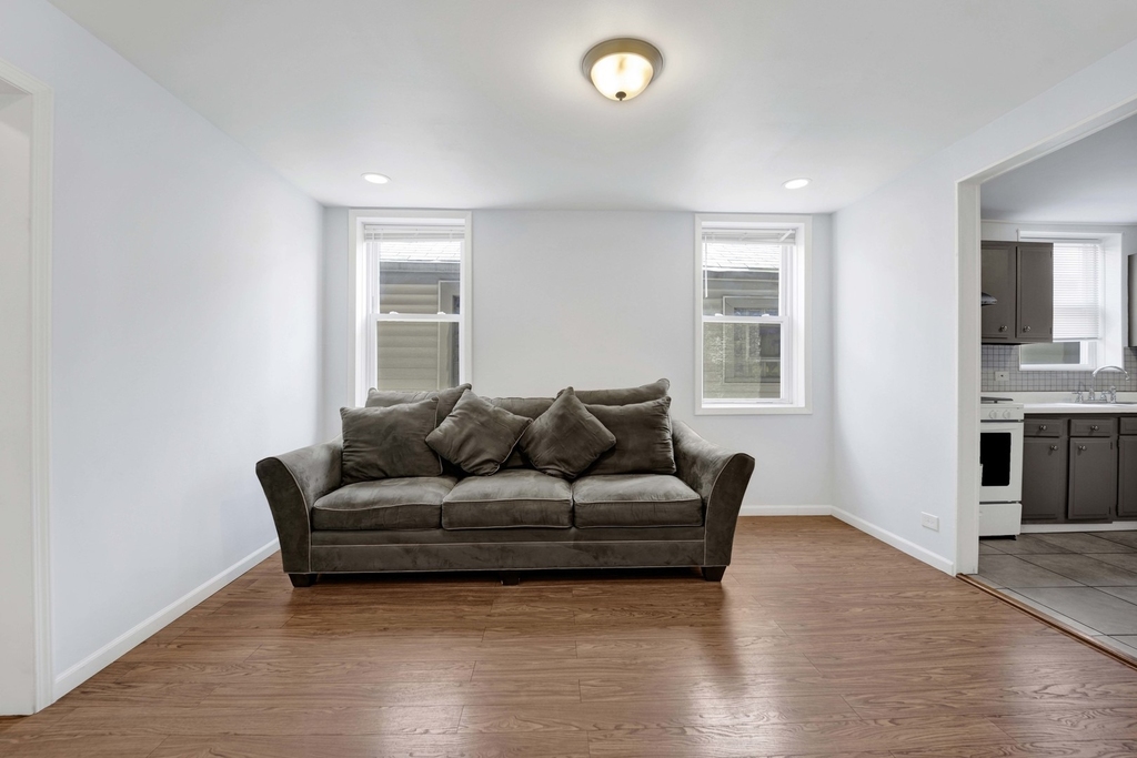 465 W 27th Street - Photo 2