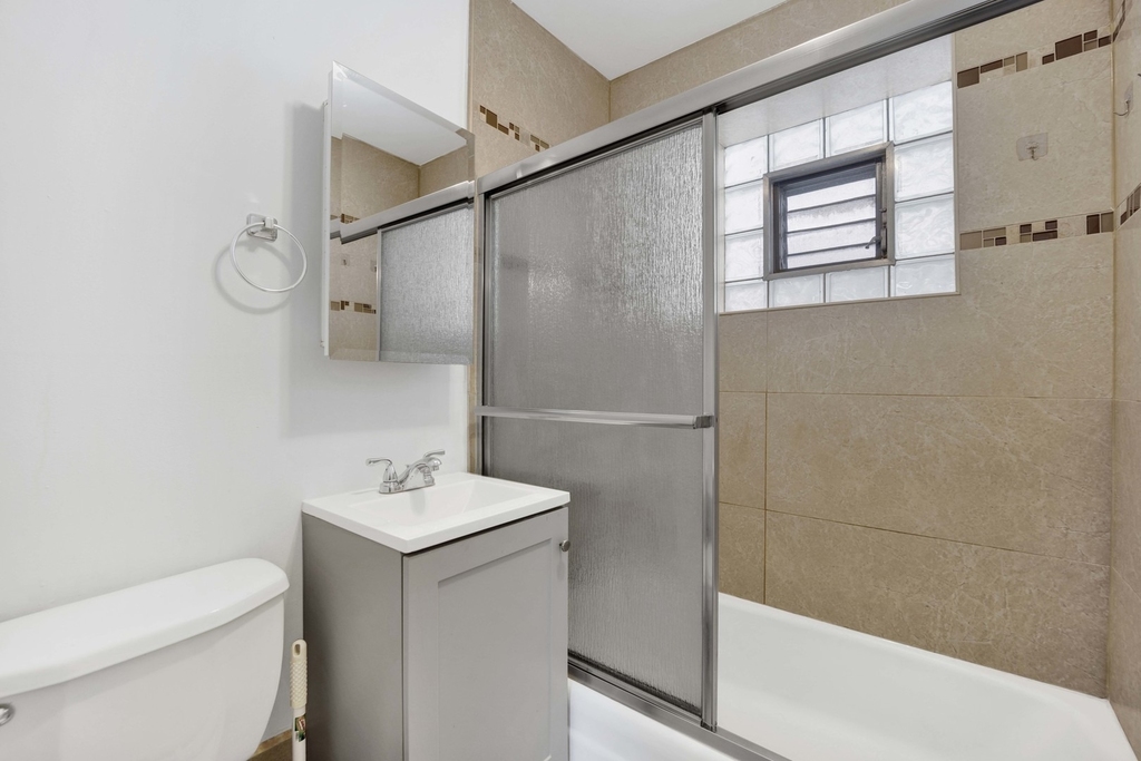 465 W 27th Street - Photo 14