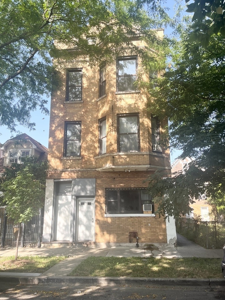 2706 S St Louis Avenue - Photo 0
