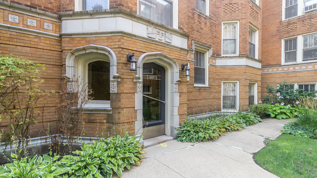 607 Washington Boulevard - Photo 1