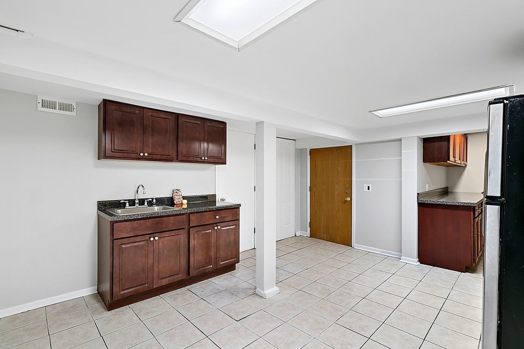 933 Dunlop Avenue - Photo 2