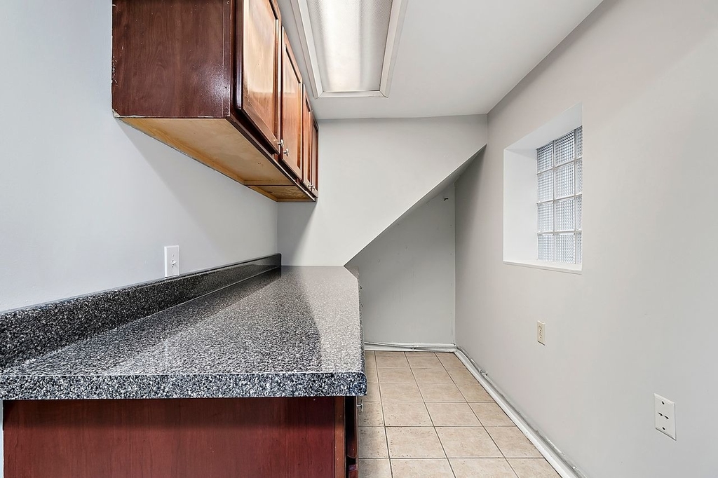 933 Dunlop Avenue - Photo 3