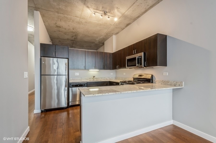 235 W Van Buren Street - Photo 10