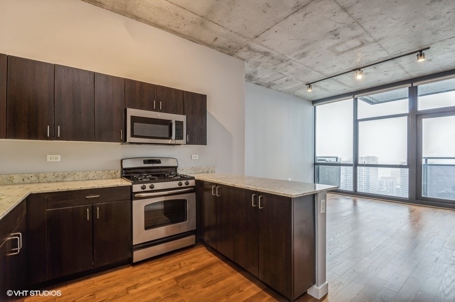 235 W Van Buren Street - Photo 12