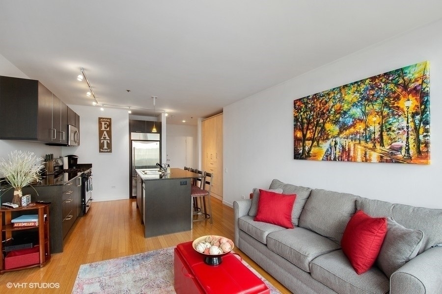 653 N Kingsbury Street - Photo 2