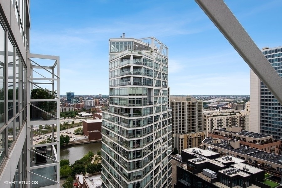 653 N Kingsbury Street - Photo 10