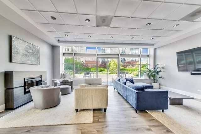 545 N Dearborn Street - Photo 24