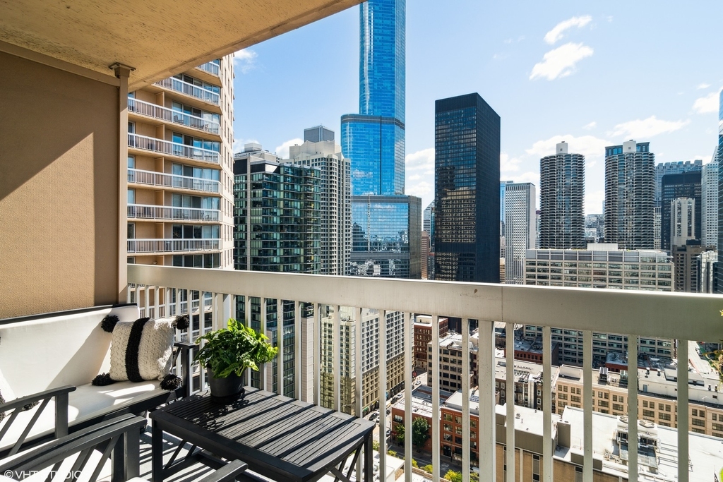 545 N Dearborn Street - Photo 12