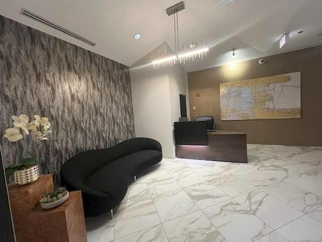 8 W Monroe Street - Photo 2