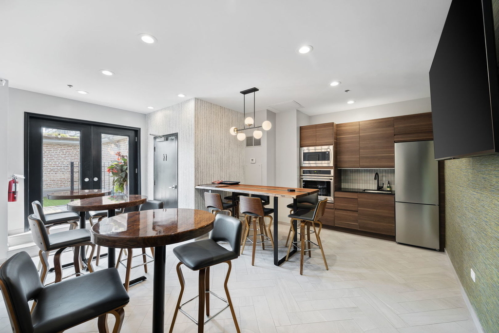 8 W Monroe Street - Photo 18