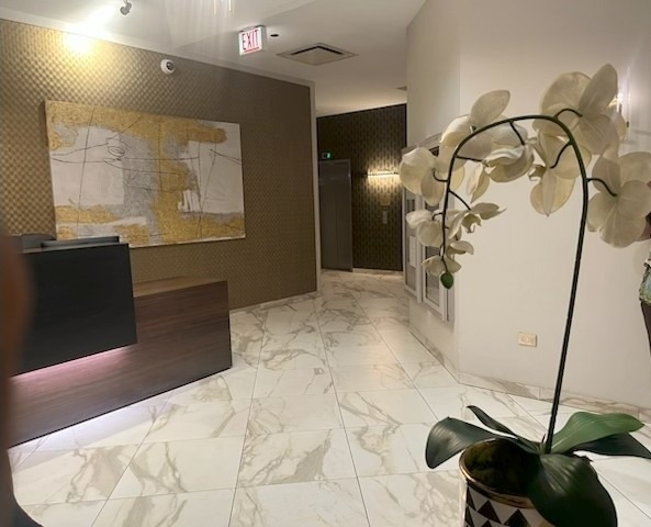 8 W Monroe Street - Photo 1