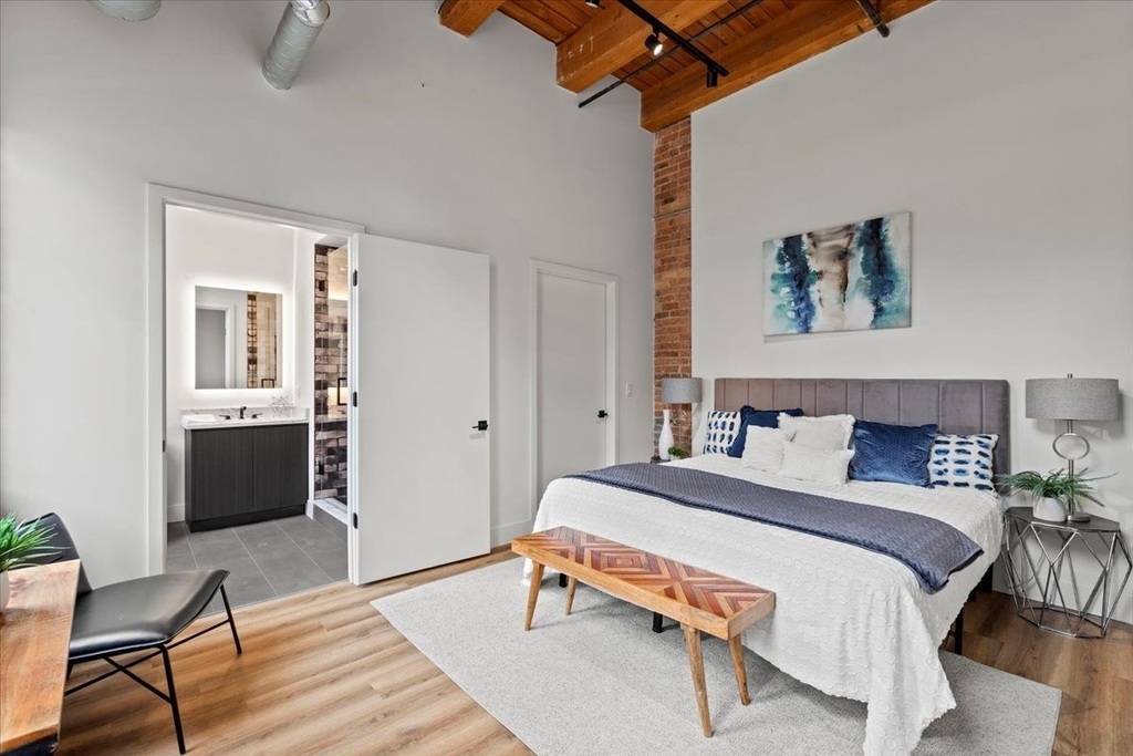 153 W Ohio Street - Photo 4