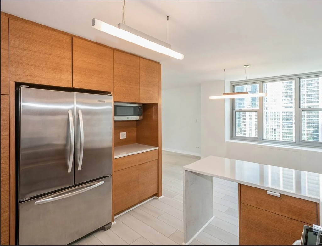 400 E Randolph Street - Photo 2