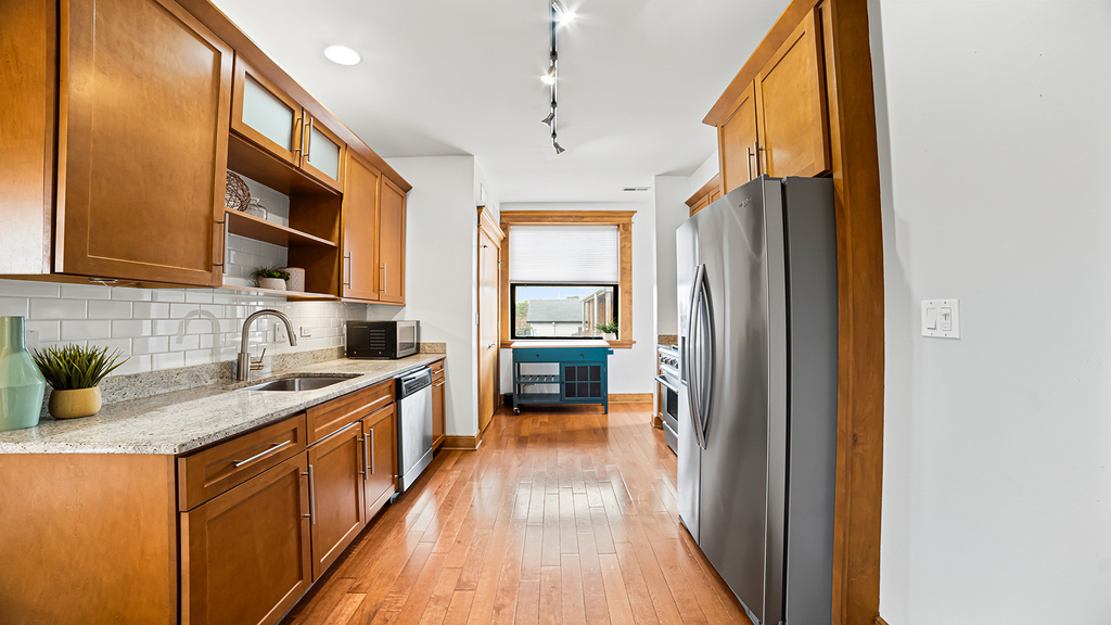 650 N Wood Street - Photo 6