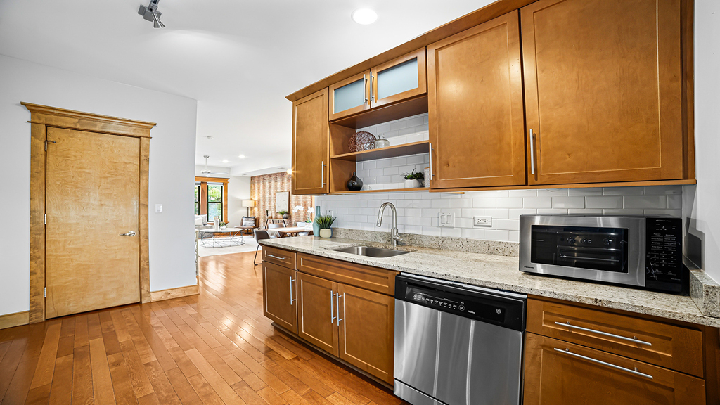 650 N Wood Street - Photo 8