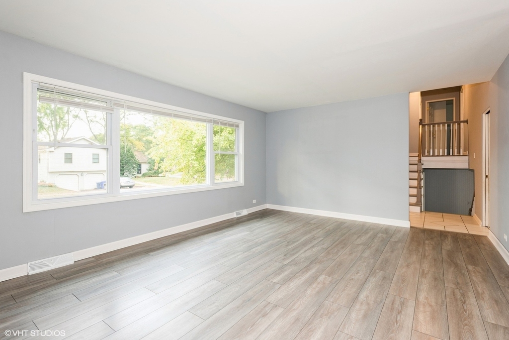 319 Shirley Court - Photo 4