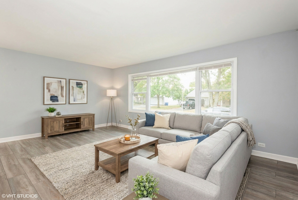 319 Shirley Court - Photo 3